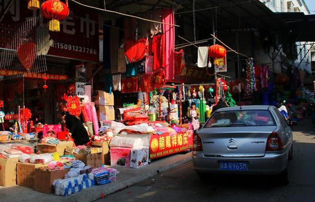 大荔百货食品批发市场，繁荣商贸的缩影