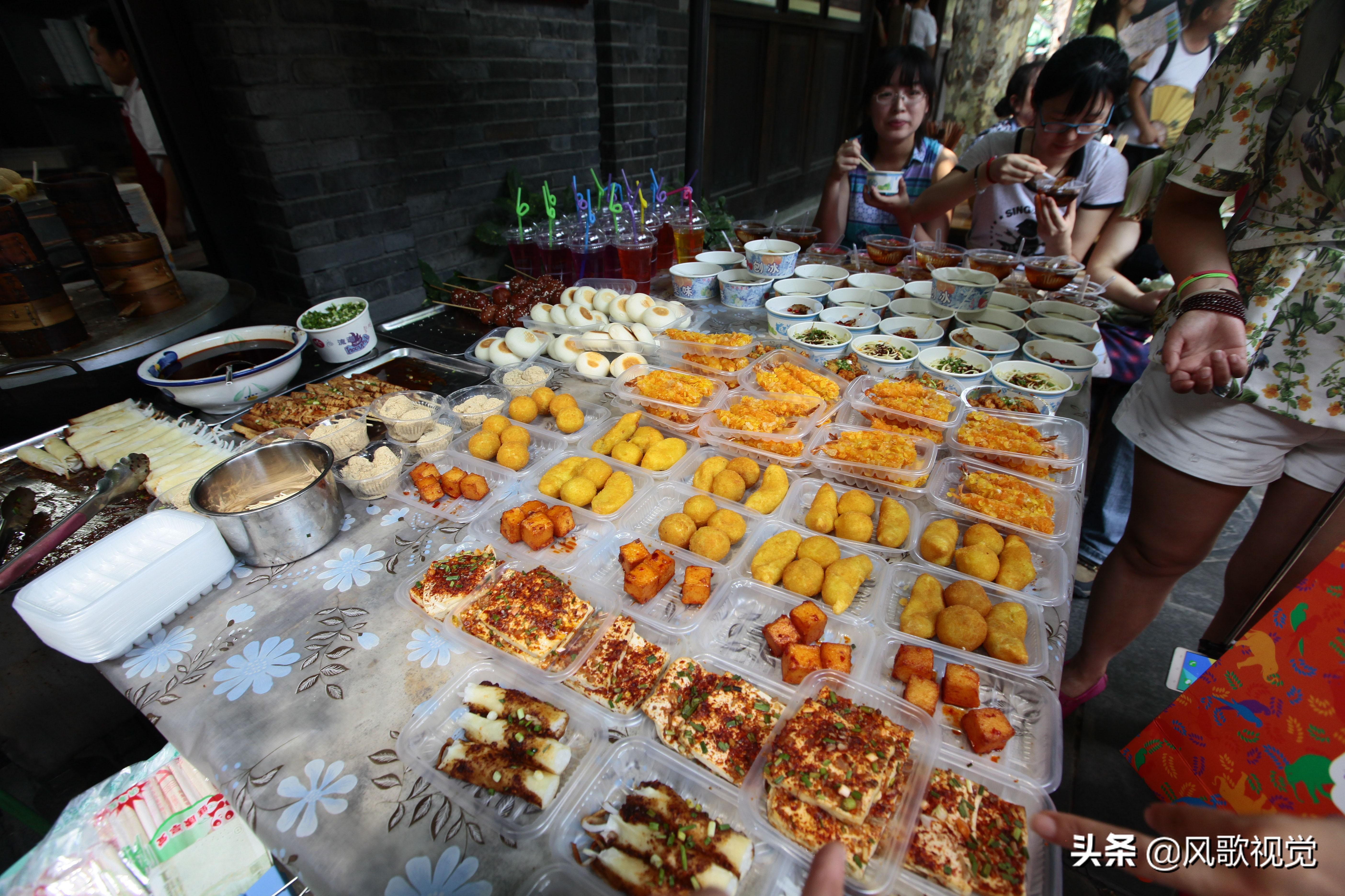 成都小百货批发市场，繁荣的商业脉络与市场魅力